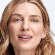 Sguardo fresco e luminoso con il lifting non chirurgico